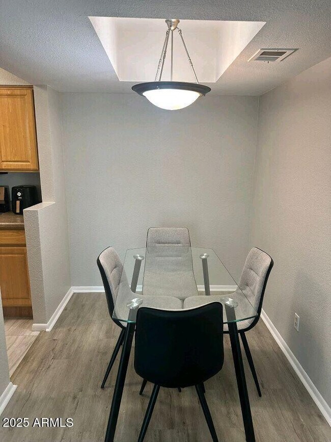 Building Photo - 1745 E Glenn St