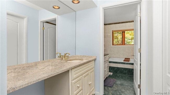 Building Photo - 4 Pinewood Cir