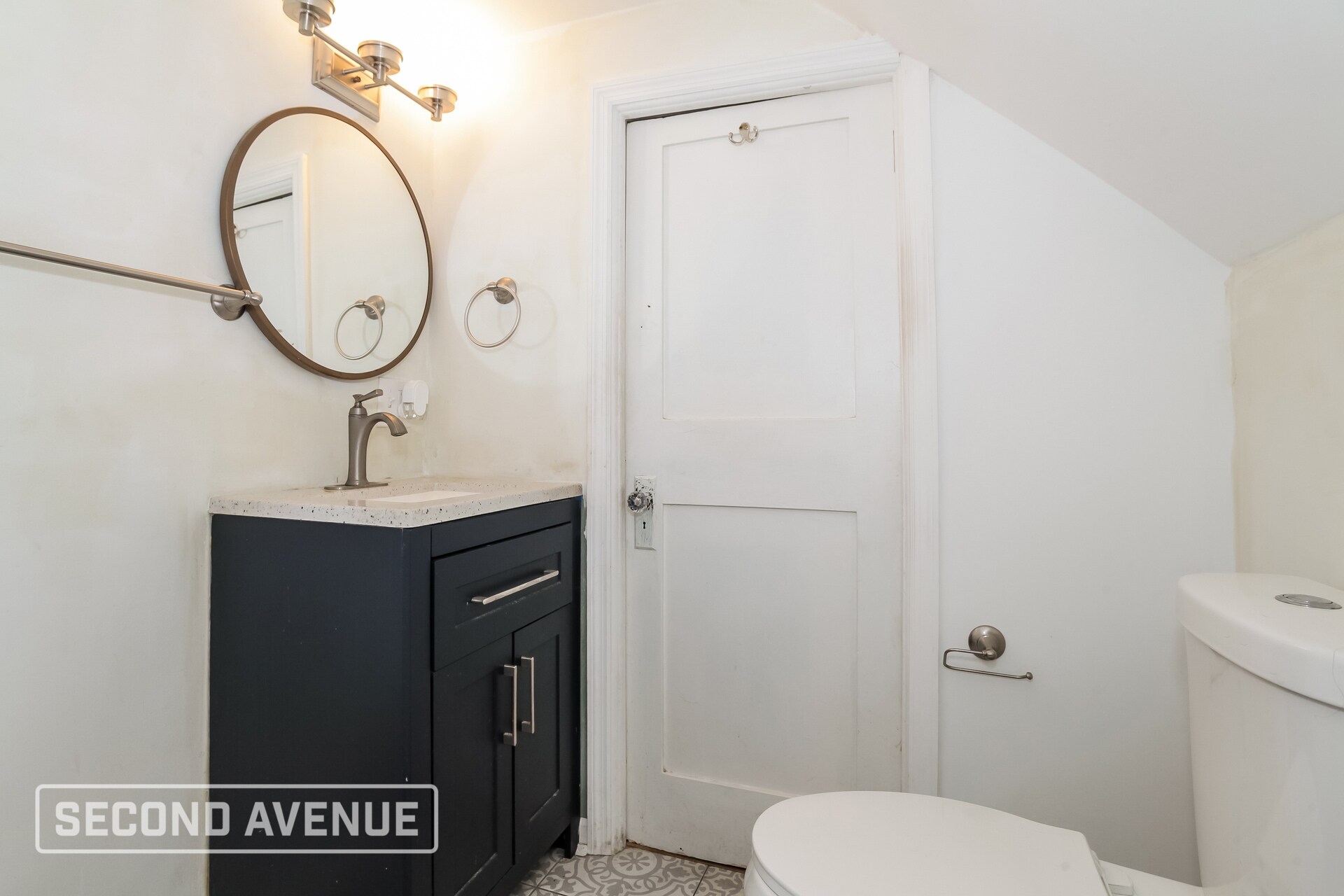 Building Photo - 1233 Dewey Ave