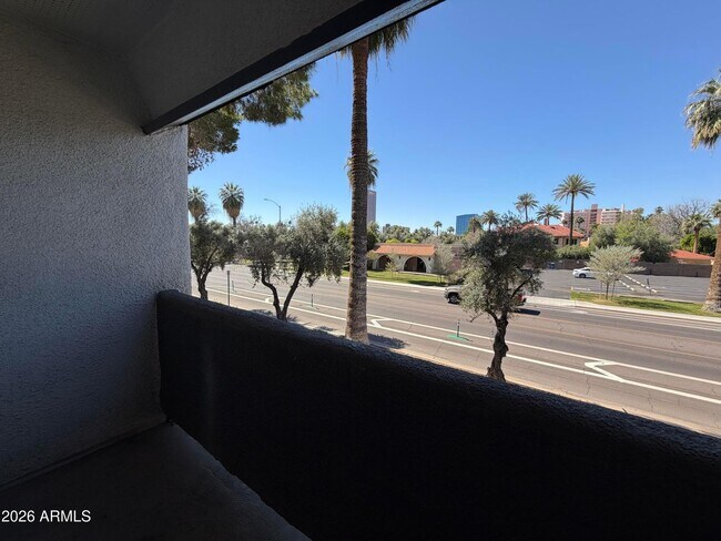 Building Photo - Remodeled 1 Bedroom 1 Bath Central Phoenix Apartment with Private Backyard