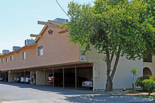 Building Photo - Casa Del Rio