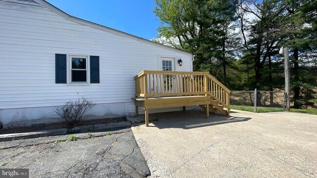 Building Photo - 10711 Bethesda Church Rd