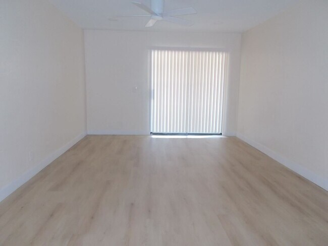 Building Photo - Beautifully Updated Second-Floor Condo! Se...