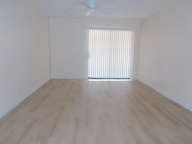 Building Photo - Beautifully Updated Second-Floor Condo! Section 8 Accepted! Rent special: $500 Move-In Special!