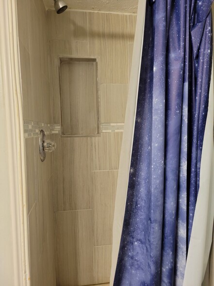 bathroom #2 - 5050 Dudley St