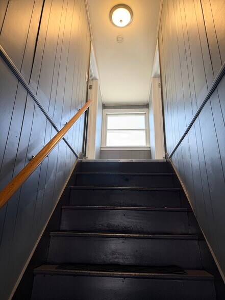 Building Photo - 1212 E Philadelphia Ave