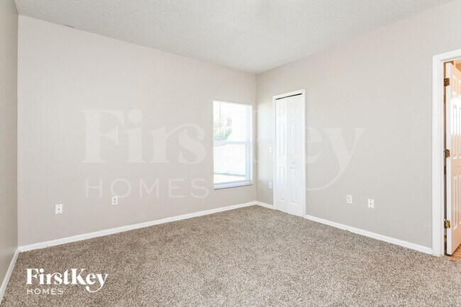 Building Photo - 702 Cotulla Dr