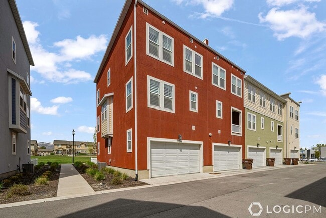 Building Photo - 7862 S 5440 W