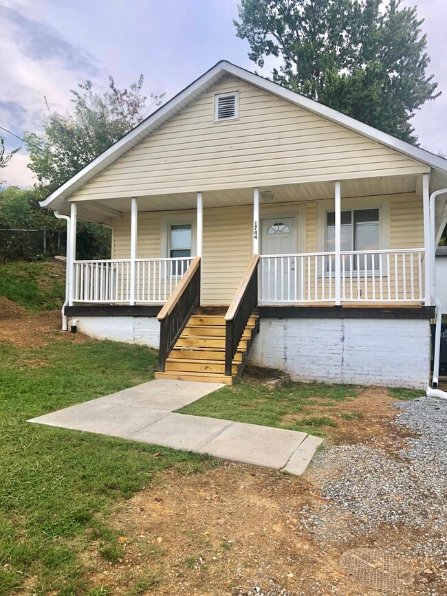 Building Photo - 1744 McGee St