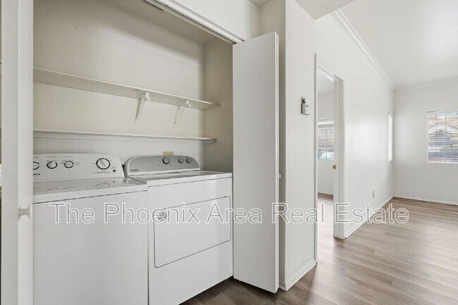 Building Photo - 930 N Mesa Dr