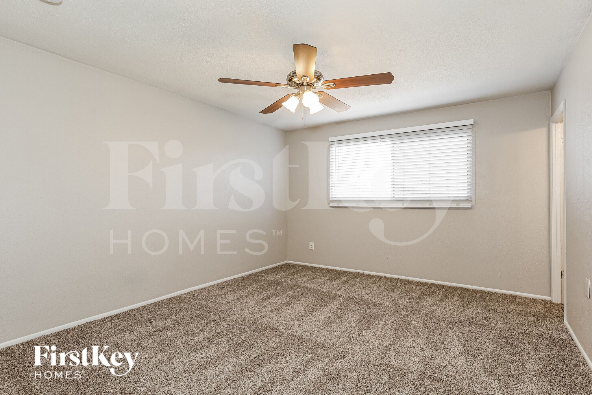 Building Photo - 4606 W Rose Ln