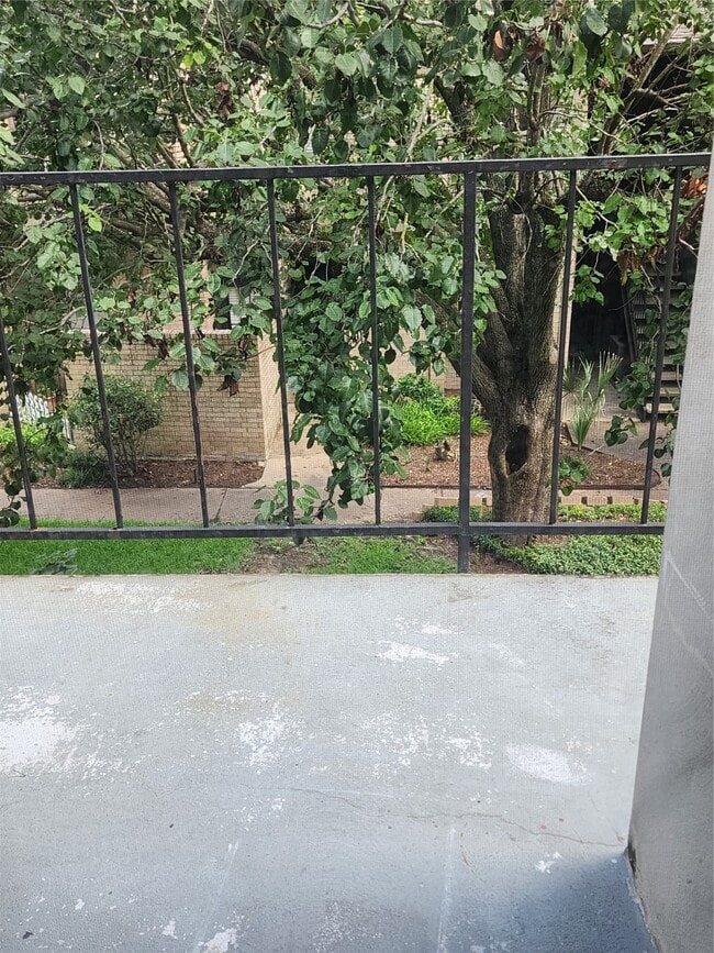 Building Photo - 10811 Richmond Ave.