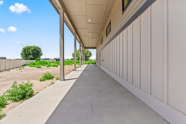 Building Photo - 303 CM Rdg Ln