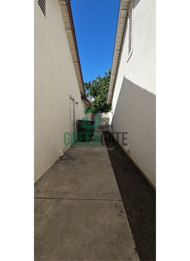 Building Photo - 3 BEDROOM 2 BATH HOME MOVE IN READY IN North MODESTO!