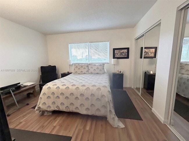 Building Photo - 1400 NE 54th St