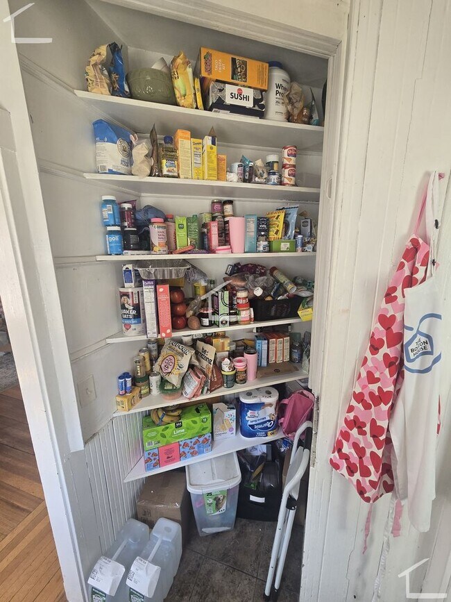 Building Photo - Spacious 3 bed in Brighton...