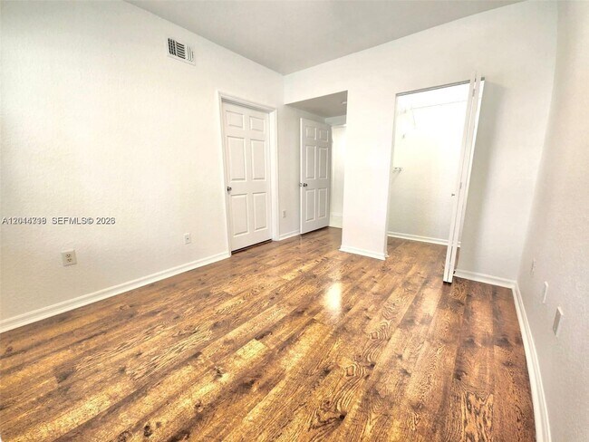 Building Photo - 2209 Belmont Ln