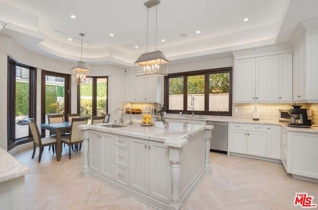 Building Photo - 329 Canon Dr