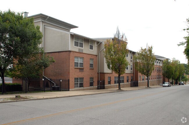 Building Photo - 2325 Hollins St