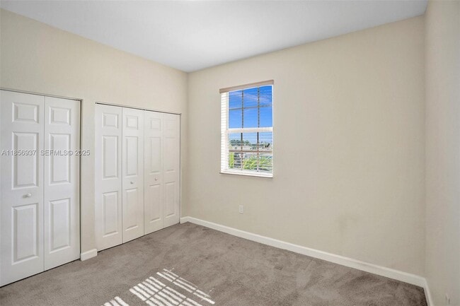 Building Photo - 9500 SW 167th Ave