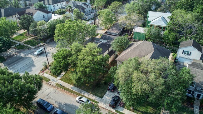 Building Photo - 2530 Wordsworth St