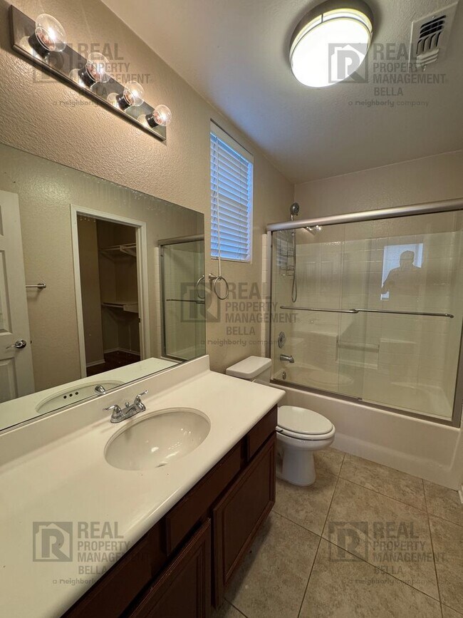 Building Photo - Spacious & Stylish 5-Bed, 3-Bath Home in Prime Murrieta Location