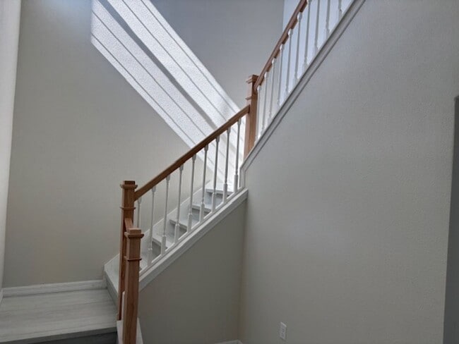 Building Photo - 4BR/3BA Two-Story Home in Hudson, FL – Move-In Ready