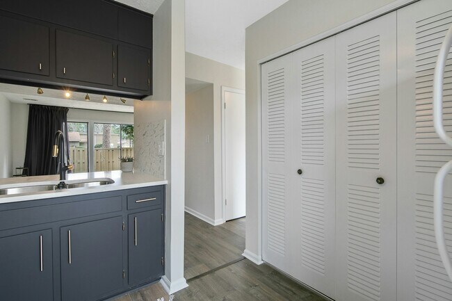 Building Photo - 4604 Dow Ct