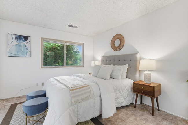 Building Photo - 1123 San Ramon Valley Blvd