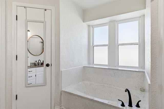 Building Photo - 2829 Harvest Hill Dr