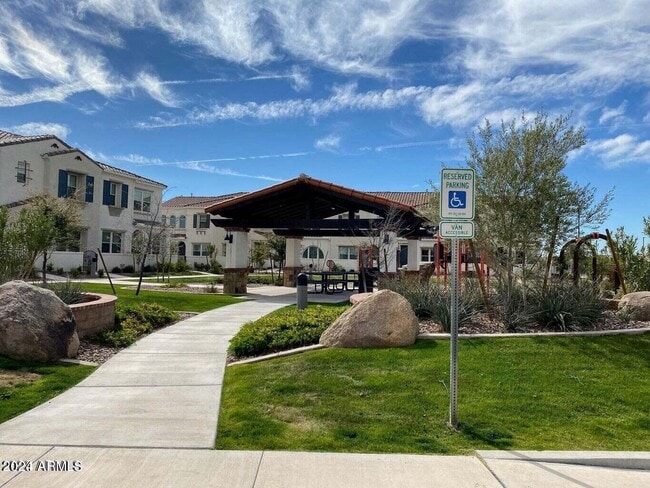 Building Photo - 4077 S Sabrina Dr