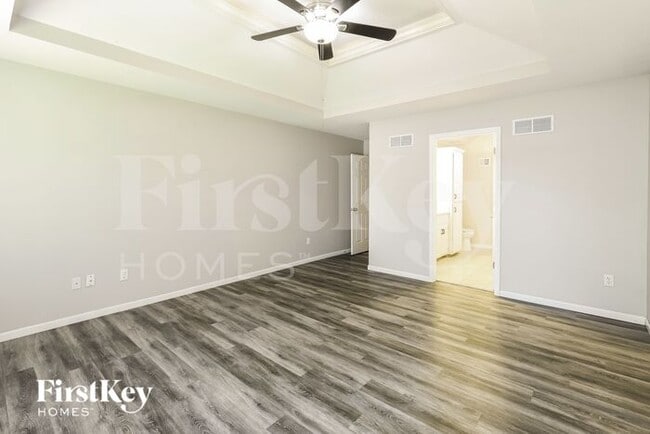 Building Photo - 13400 Sycamore Dr