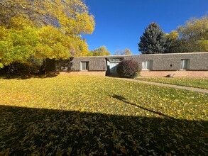 Building Photo - Renovated 2 Bedroom 1 Bathroom Unit!