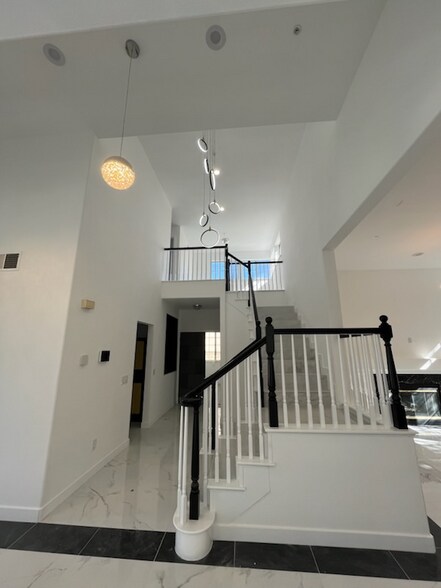Building Photo - 2320 Diamond Head Way