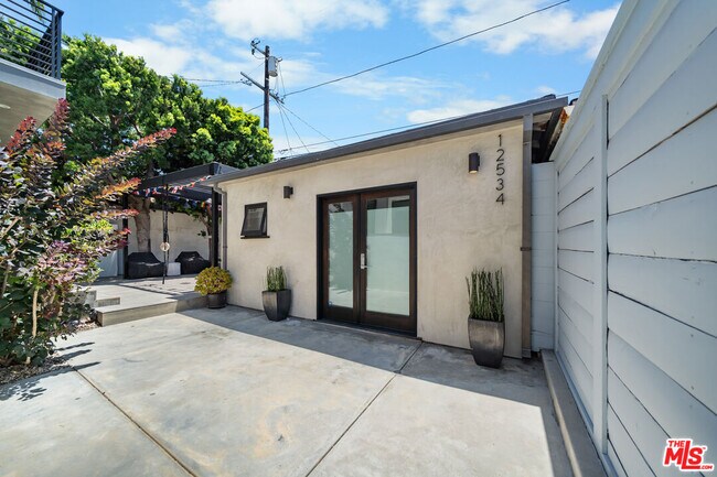 Building Photo - 12534 Gilmore Ave