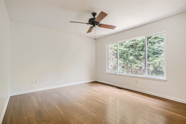 Building Photo - Spacious 4-Bedroom Home in Kenmore | Private Greenbelt Setting + Landscaping Included