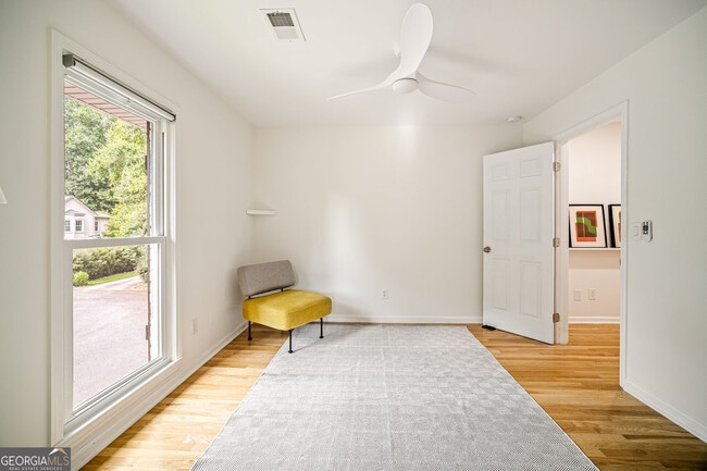 Building Photo - 2861 Dorby Close NE