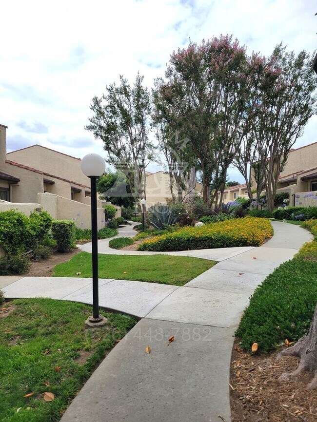 Building Photo - Spacious 2 Bedroom, 1 ¾ Bathroom Condo in Rosemead, CA.
