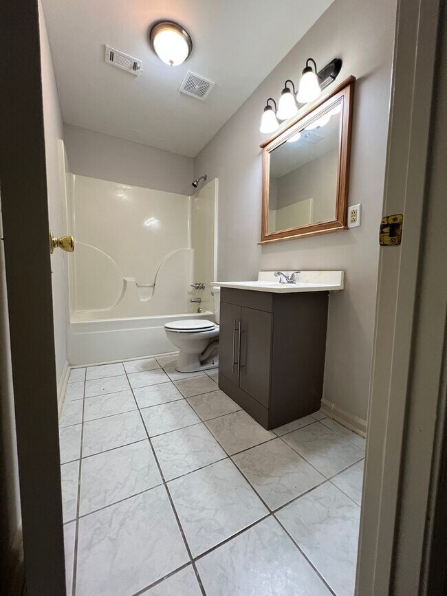 Building Photo - 33 Co Rd 398