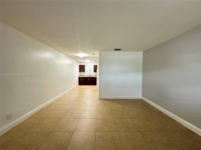 Building Photo - 2900 NE 17th Ave