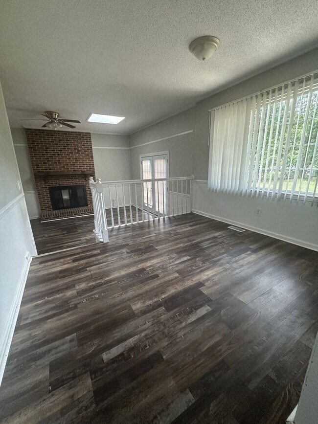Building Photo - Northeast Raleigh 3 bedroom gem!