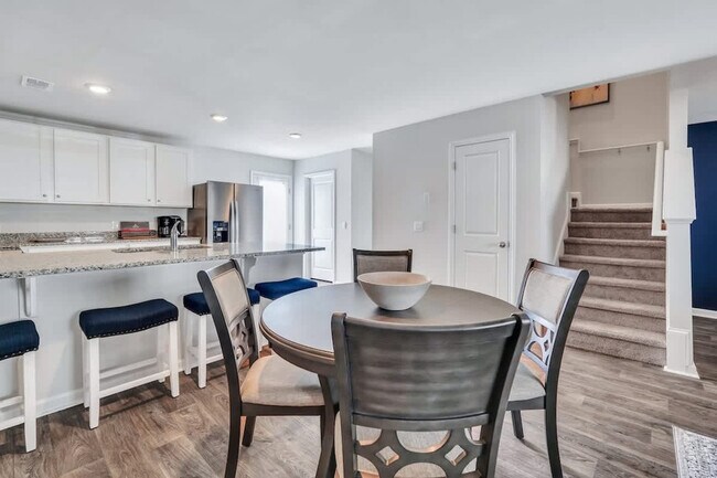 Building Photo - 321 Dogwood Cir