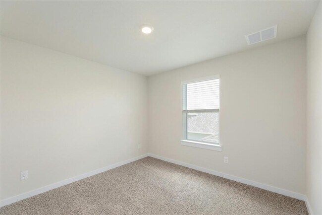 Building Photo - 512 Clearlake Dr