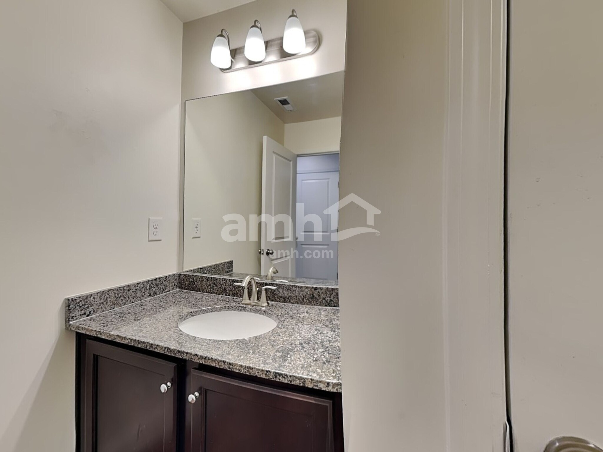 Building Photo - 592 Woodall Rd