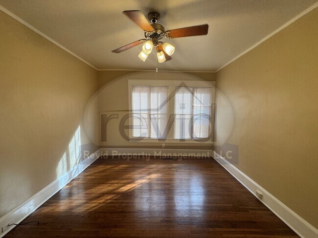 Building Photo - MALLORY 255