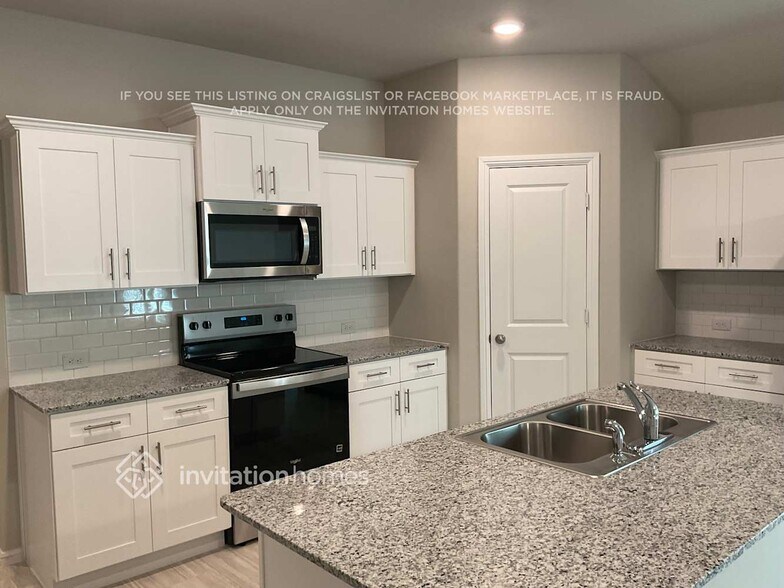 Building Photo - 422 Lubbock Dr