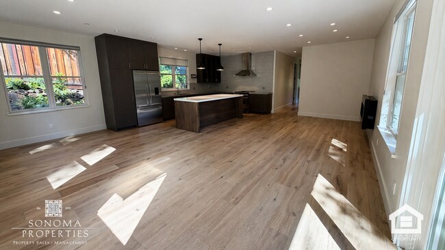 Building Photo - 3bd/2ba Retreat in the Heart of Sonoma Wine County - Modern Top Floor Duplex