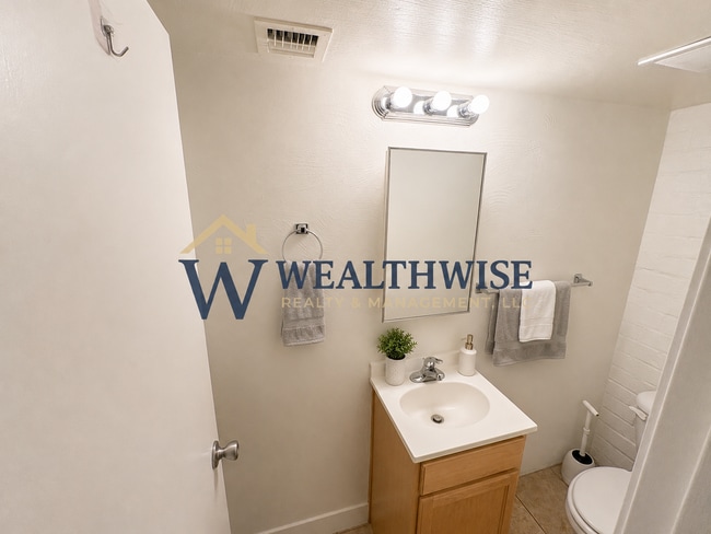 Building Photo - $750/Month Private bedroom in a 2-Bedroom, 2-Bath Condo | Private Parking Included | Minutes from...