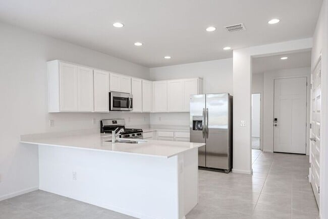 Building Photo - Alamar Subdivision 5 Bedroom Home For RENT!