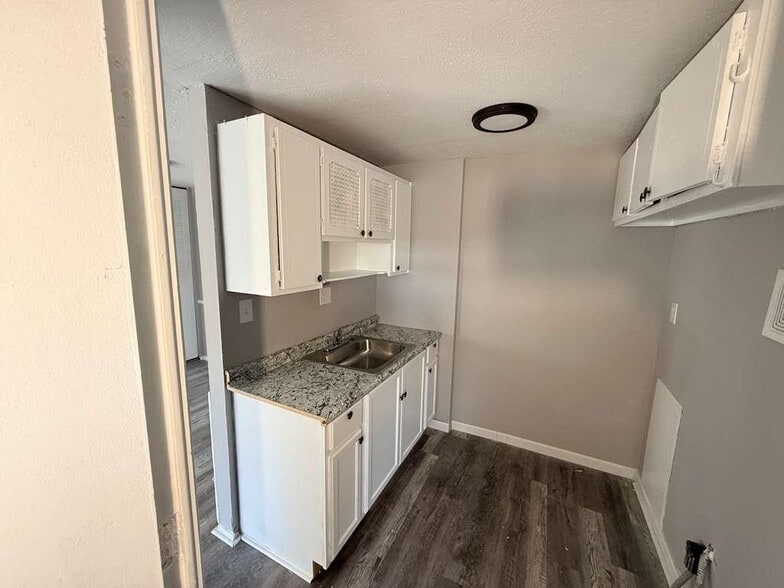 Building Photo - 13420 Euclid Ave